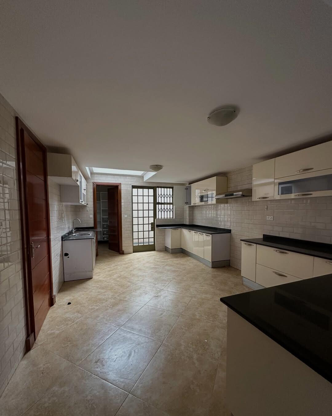 5BR All-Ensuite Townhouse on Majimazuri Road - Lavington