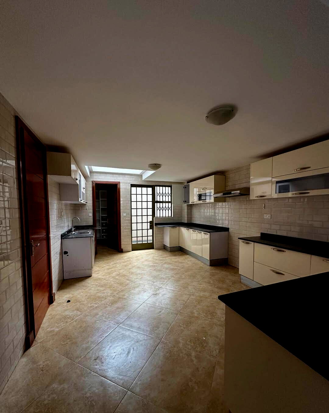 5BR All-Ensuite Townhouse on Majimazuri Road - Lavington