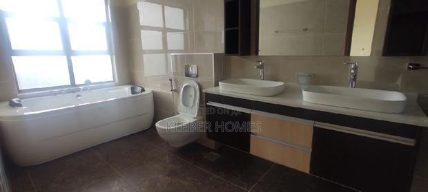 4bdrm Duplex in Westlands for Sale