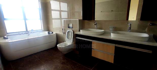 4bdrm Duplex in Westlands for Sale