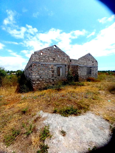 8bdrm Bungalow in Kikambala for sale - Image 1