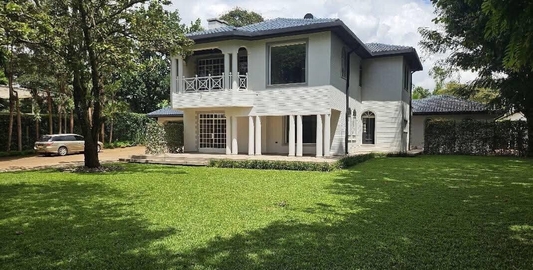Brand-New 5BR All-Ensuite Standalone with DSQ on Half Acre - Old Runda