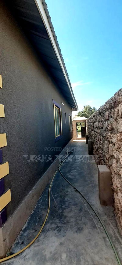 10bdrm Bungalow in Bombolulu Mombasa for sale - Image 4