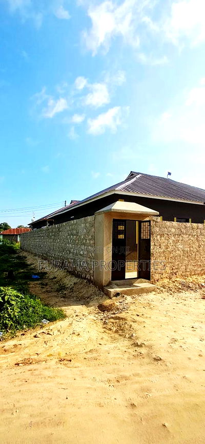 10bdrm Bungalow in Bombolulu Mombasa for sale - Image 3
