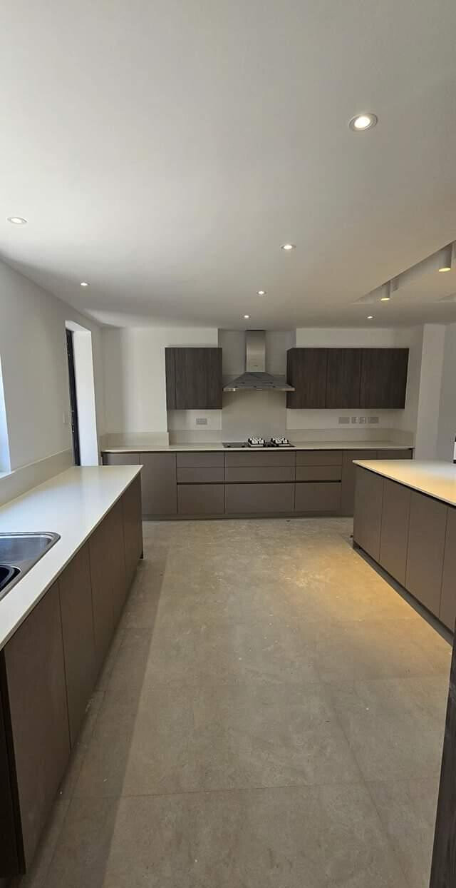 5 En-Suite Townhouse with Lift & Solar - Walk to ISK, Kitisuru