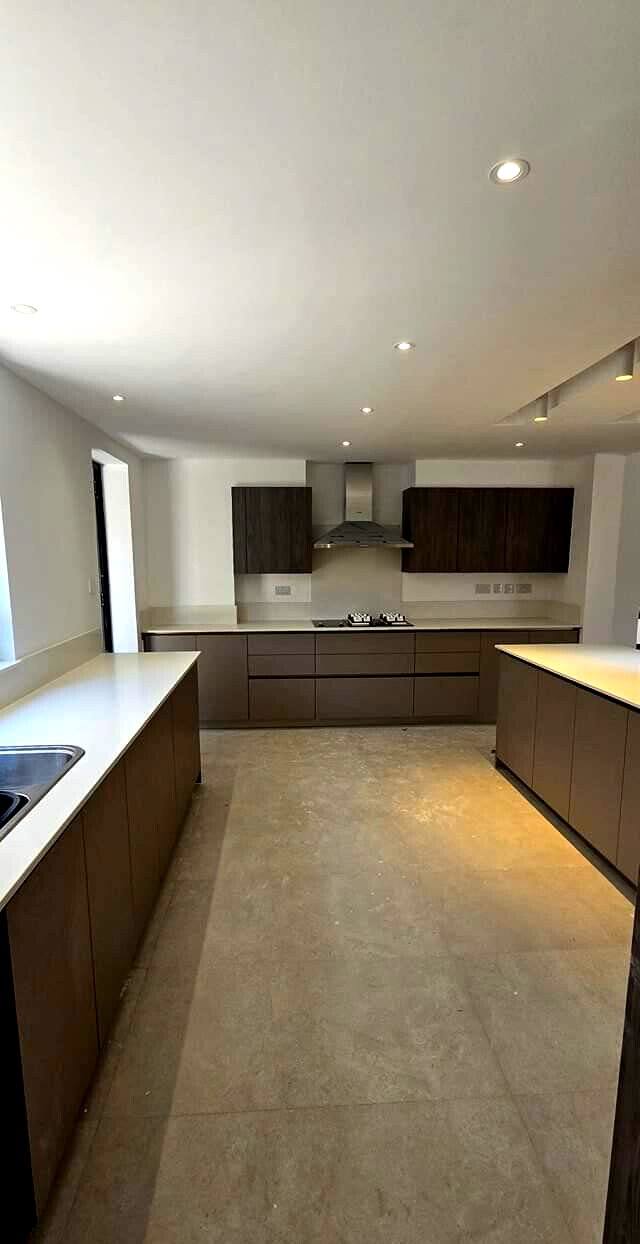 5 En-Suite Townhouse with Lift & Solar - Walk to ISK, Kitisuru