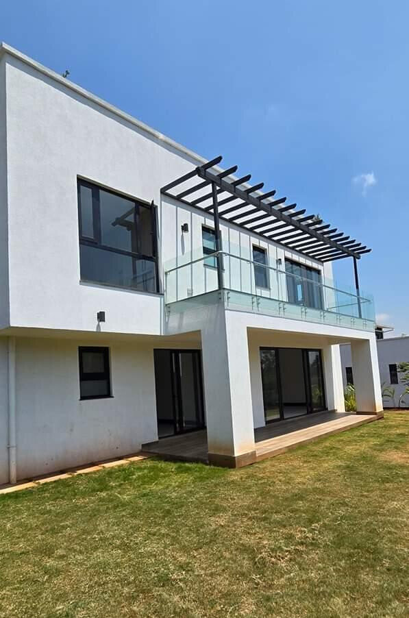 5 En-Suite Townhouse with Lift & Solar - Walk to ISK, Kitisuru