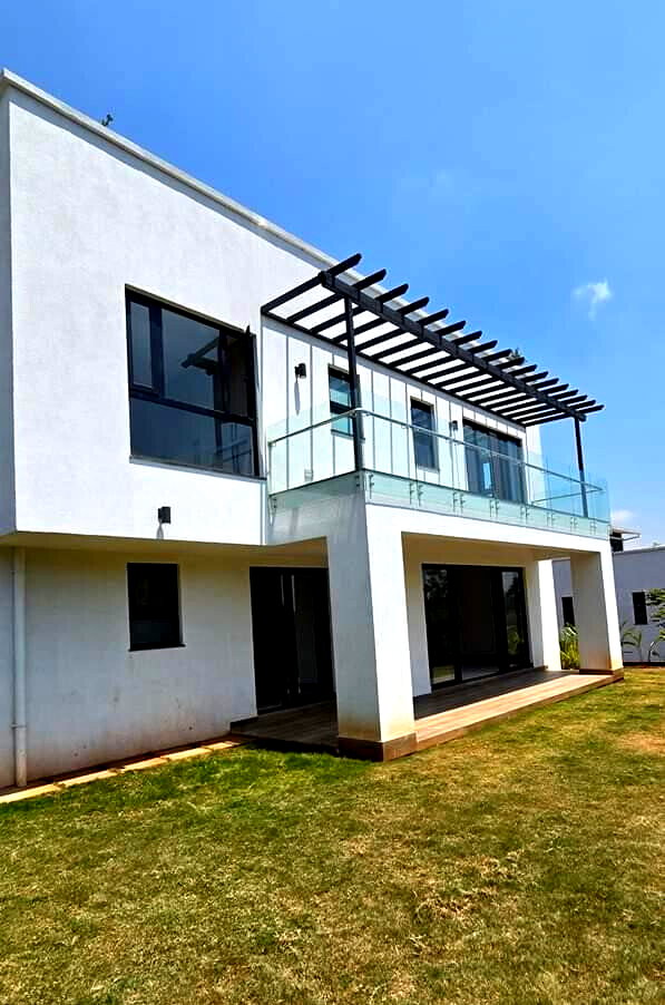 5 En-Suite Townhouse with Lift & Solar - Walk to ISK, Kitisuru