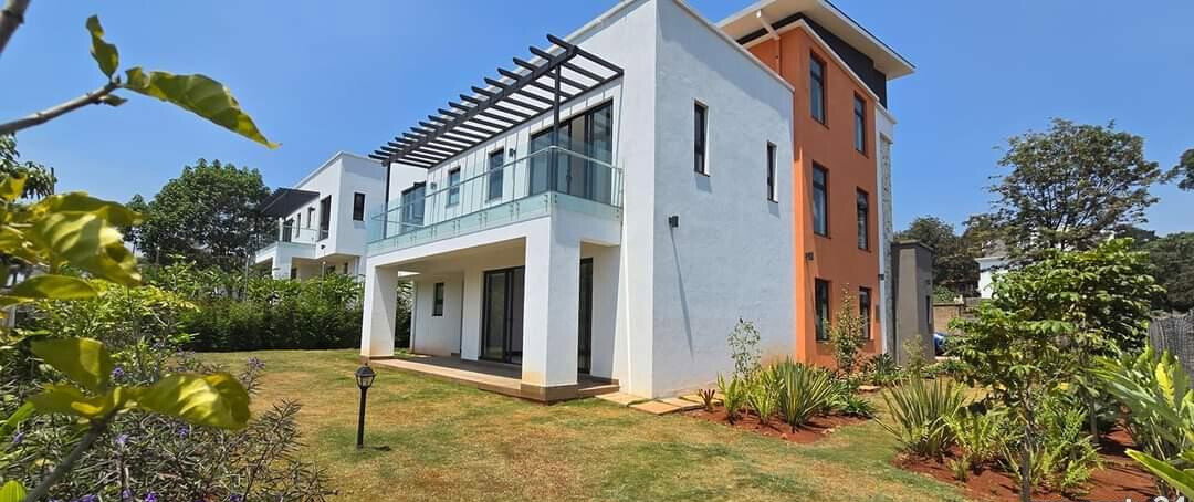 5 En-Suite Townhouse with Lift & Solar - Walk to ISK, Kitisuru