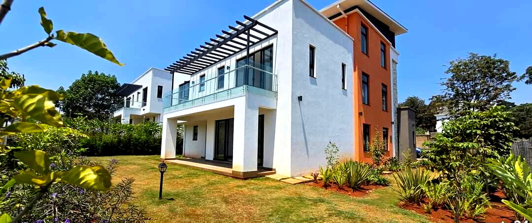 5 En-Suite Townhouse with Lift & Solar - Walk to ISK, Kitisuru