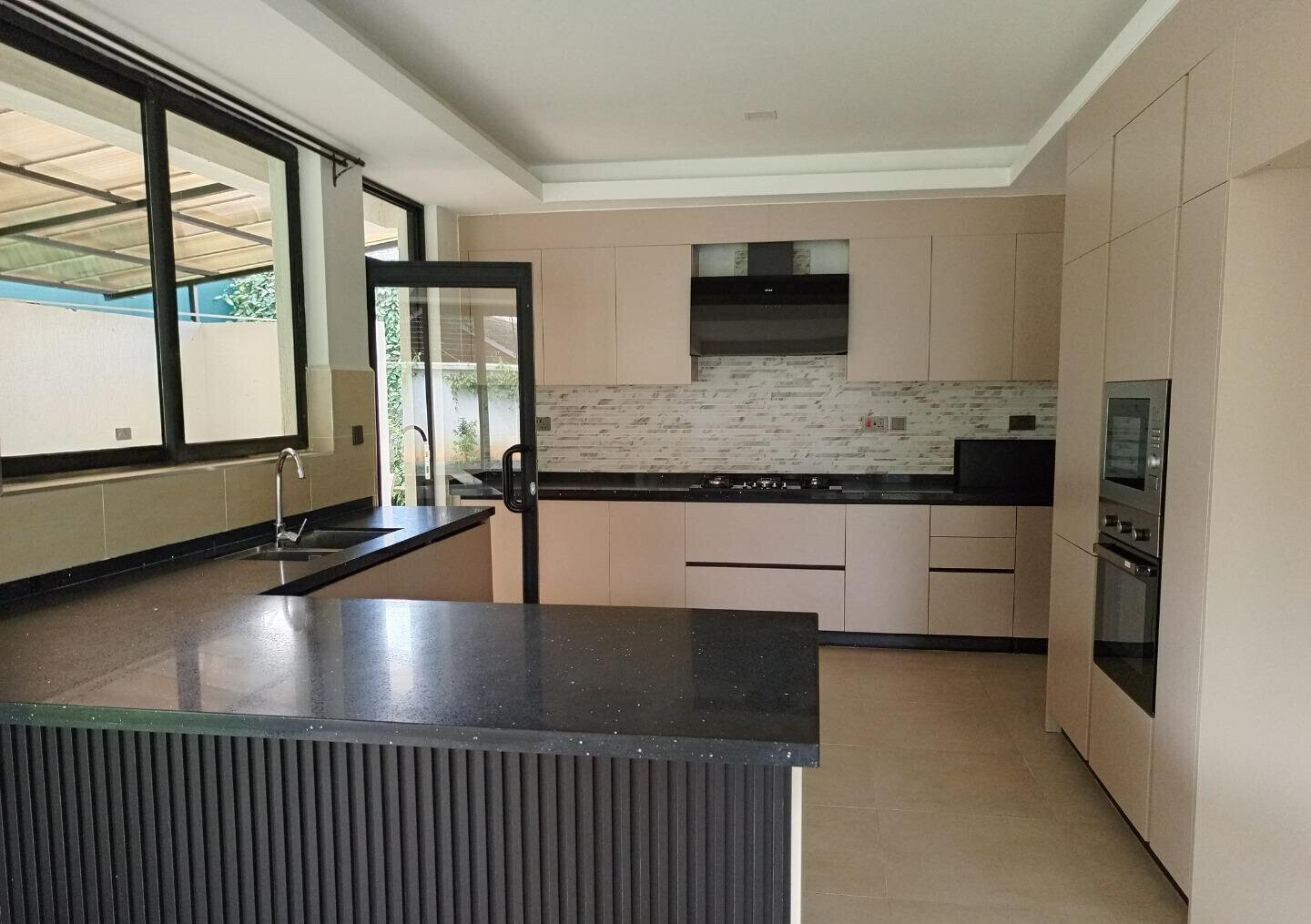 4-Ensuite Townhouse with DSQ & Mature Garden - Lavington