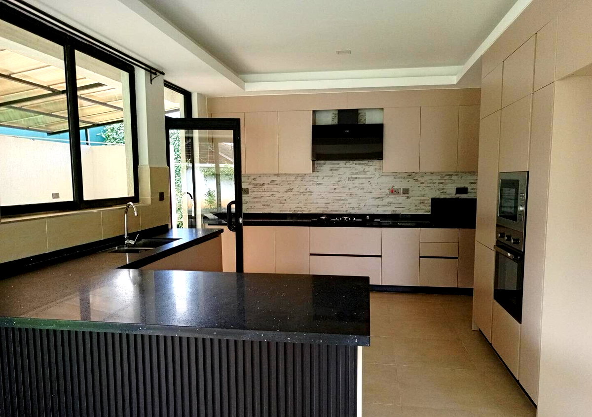 4-Ensuite Townhouse with DSQ & Mature Garden - Lavington