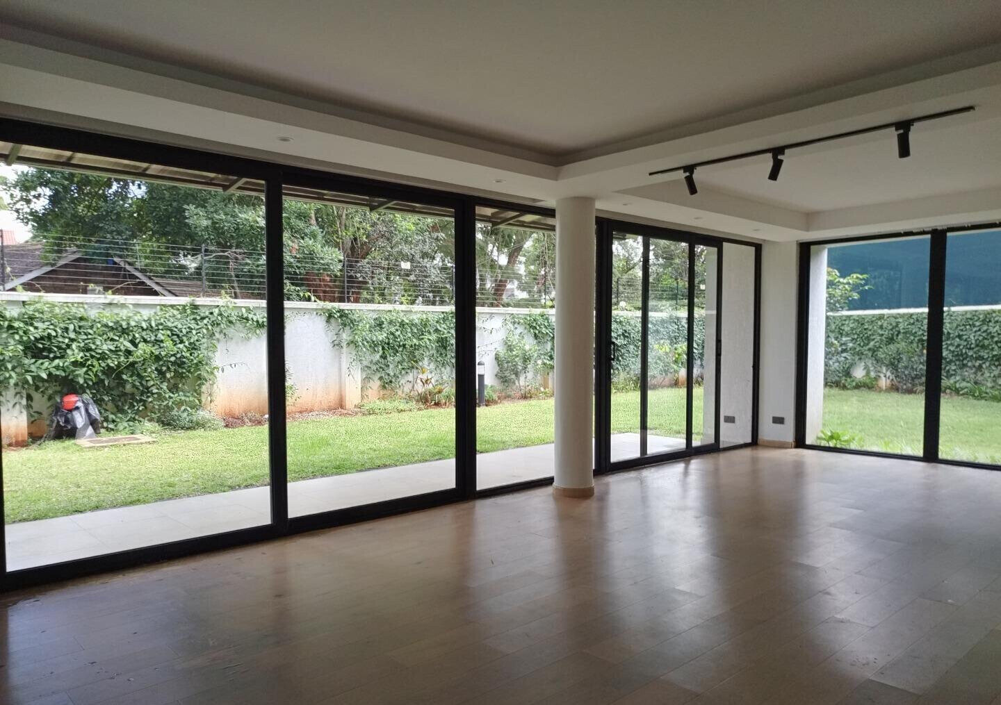 4-Ensuite Townhouse with DSQ & Mature Garden - Lavington