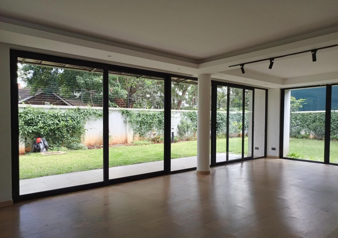4-Ensuite Townhouse with DSQ & Mature Garden - Lavington