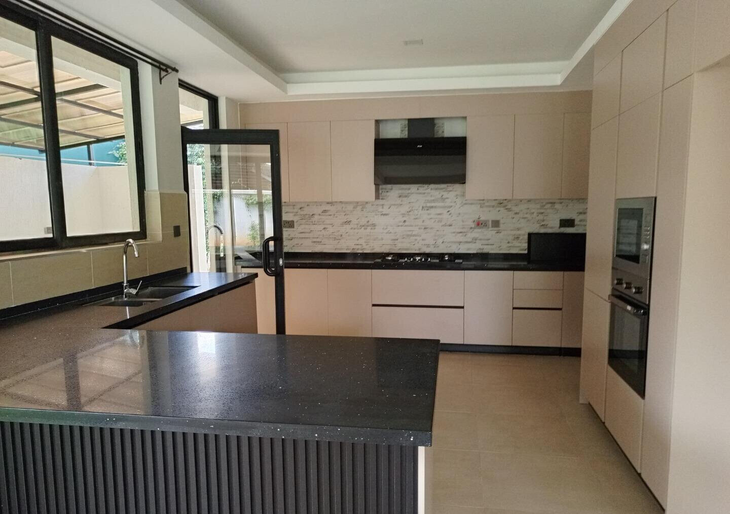 4-Ensuite Townhouse with DSQ & Mature Garden - Lavington