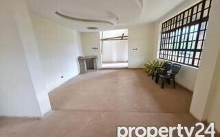KSh 40M Garden Plot with Parking - Kerarapon