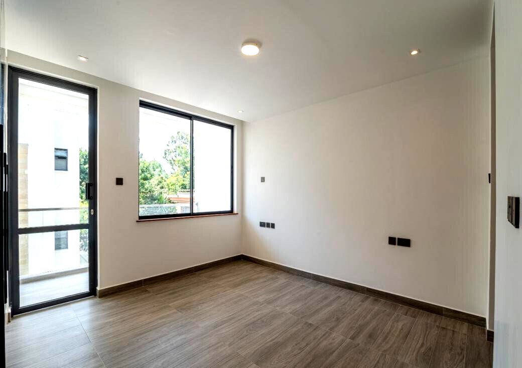 New 5-Bed Townhouse with Sunken Lounge & DSQ - Lavington