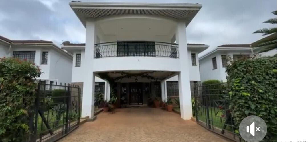 4BR Townhouse with Fireplace & Pool Access - Westlands