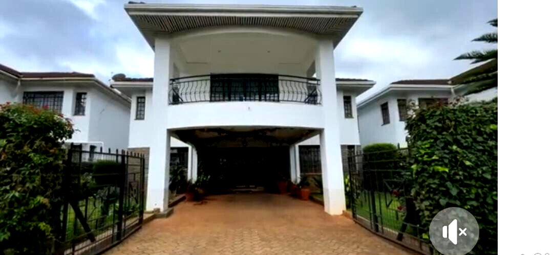 4BR Townhouse with Fireplace & Pool Access - Westlands