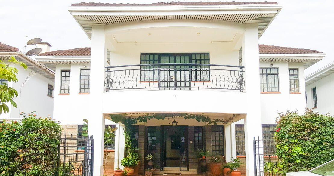 4BR Townhouse with Fireplace & Pool Access - Westlands