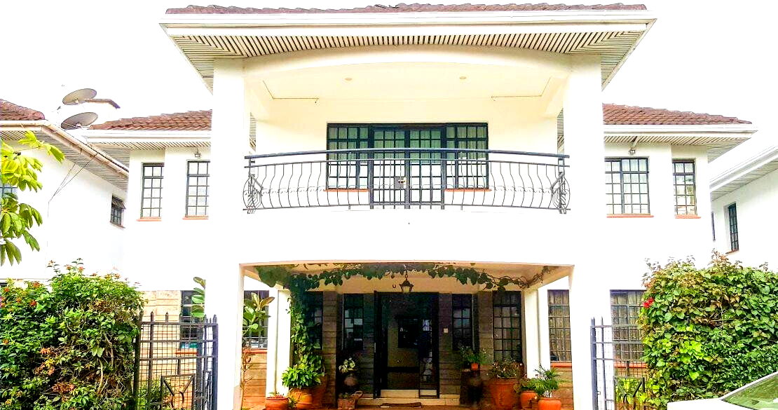 4BR Townhouse with Fireplace & Pool Access - Westlands