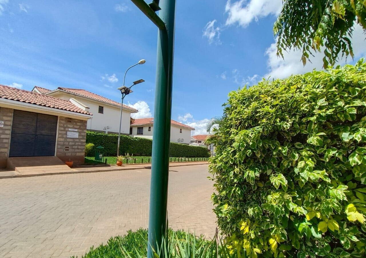 4BR Townhouse with Private Garden & Backup Power - Mombasa Rd