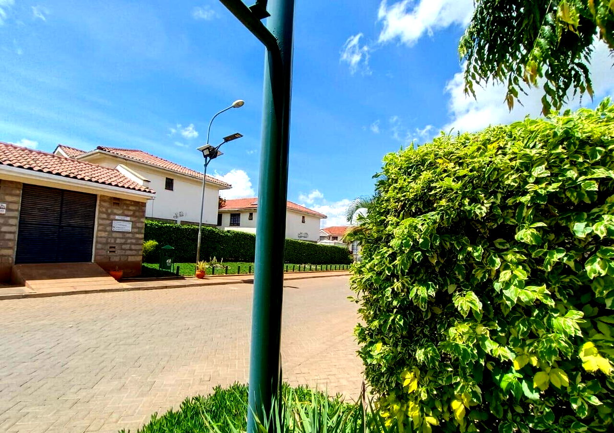4BR Townhouse with Private Garden & Backup Power - Mombasa Rd