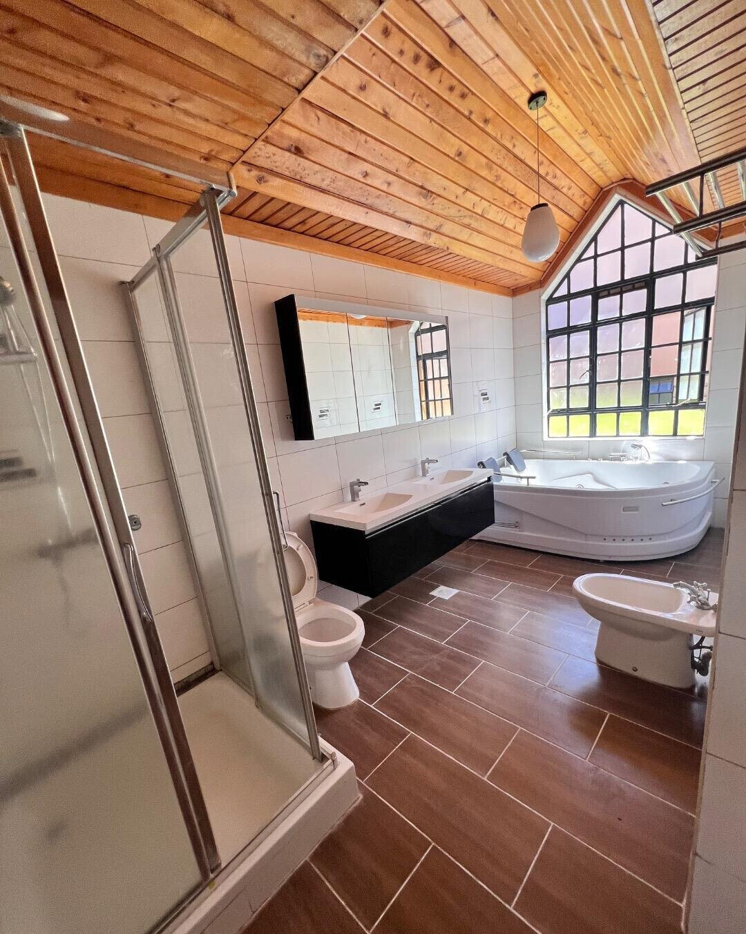 4BR All-Ensuite Villa with Pool & Jacuzzi – Redhill, Limuru Rd