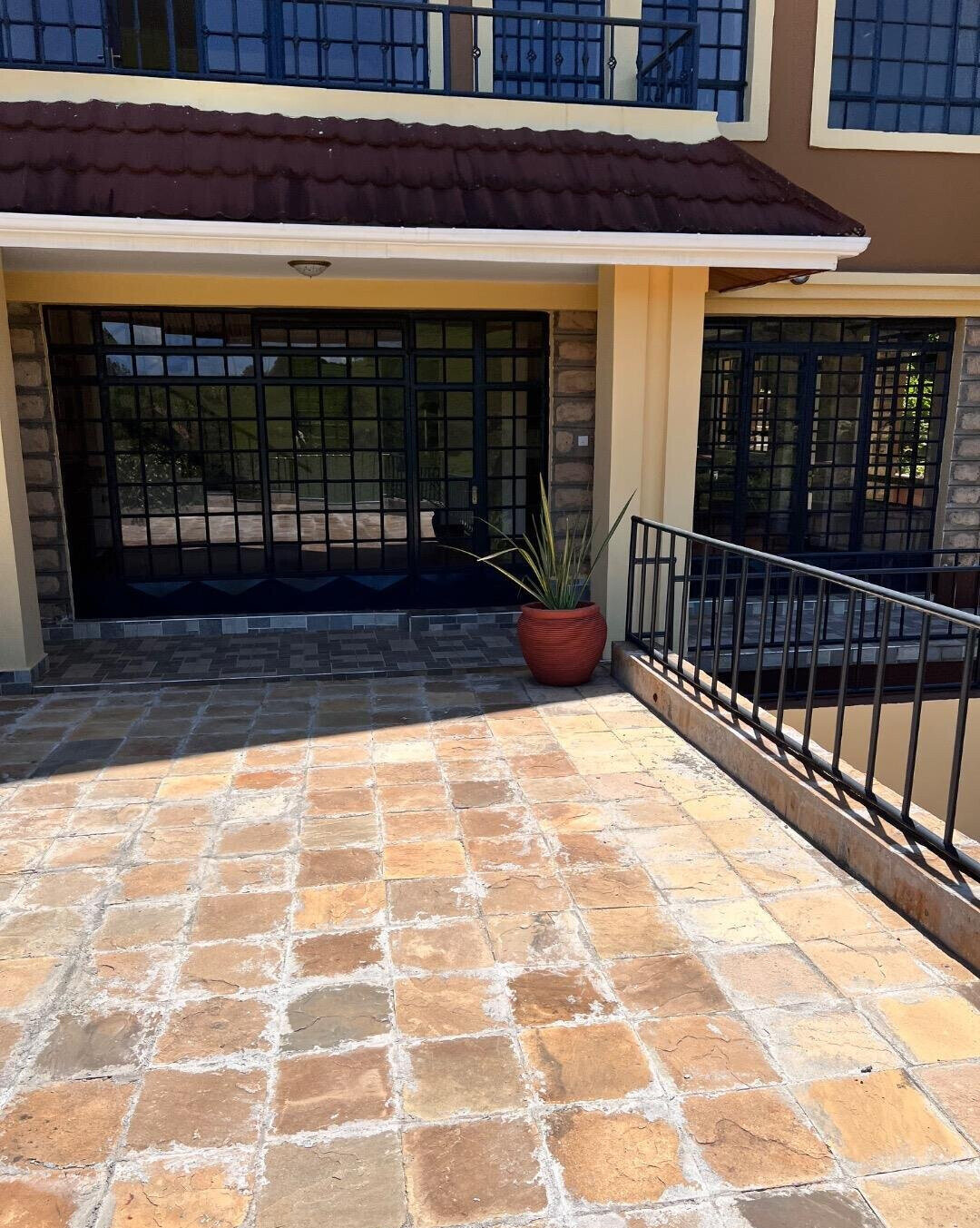 4BR All-Ensuite Villa with Pool & Jacuzzi – Redhill, Limuru Rd