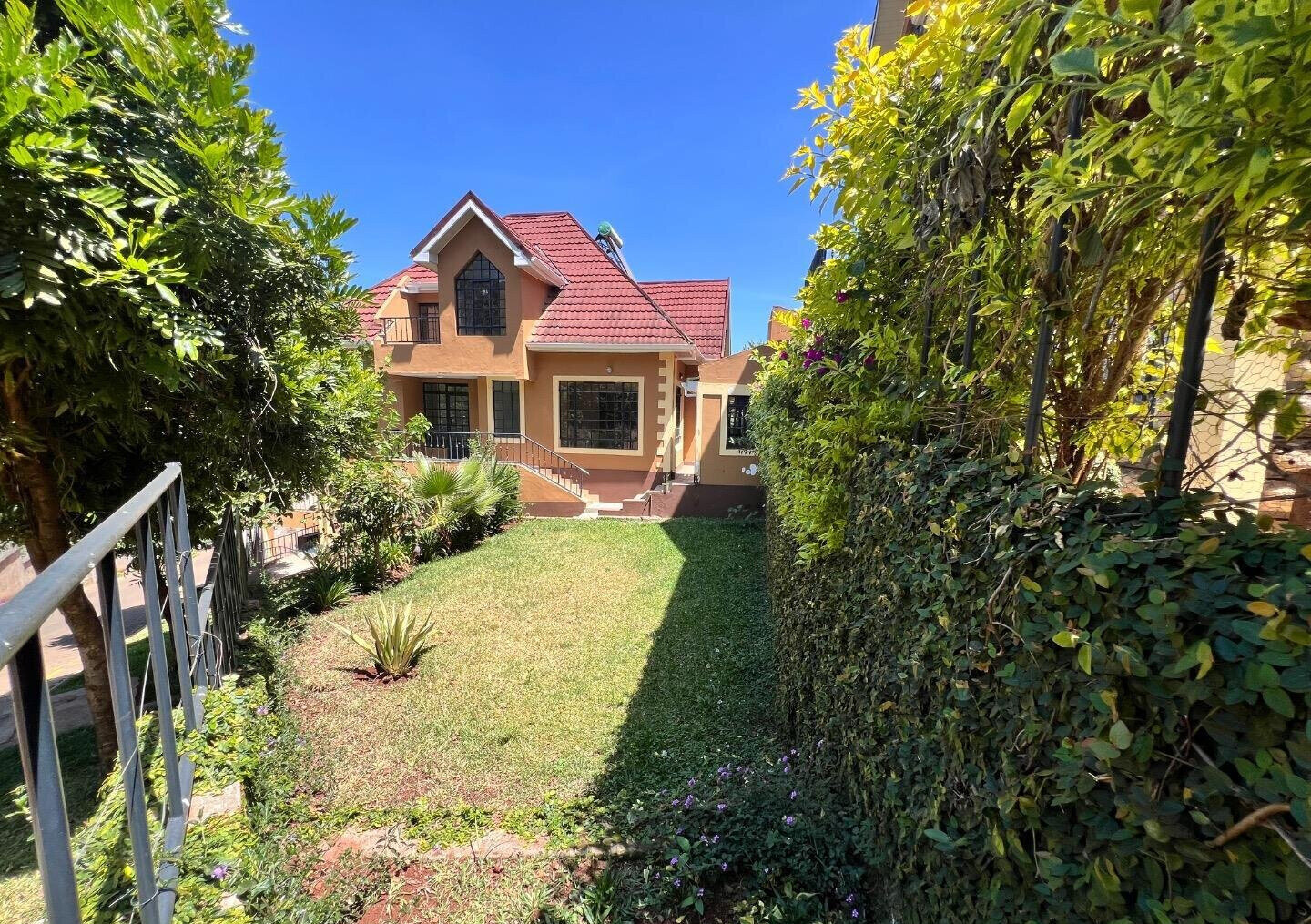 4BR All-Ensuite Villa with Pool & Jacuzzi – Redhill, Limuru Rd
