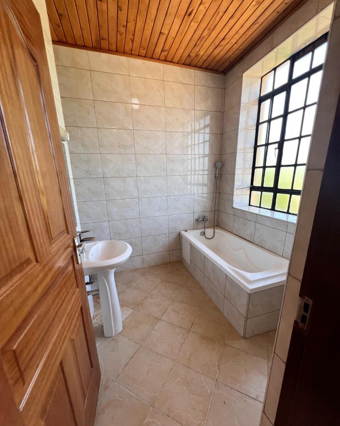 4BR All-Ensuite Villa with Pool & Jacuzzi – Redhill, Limuru Rd