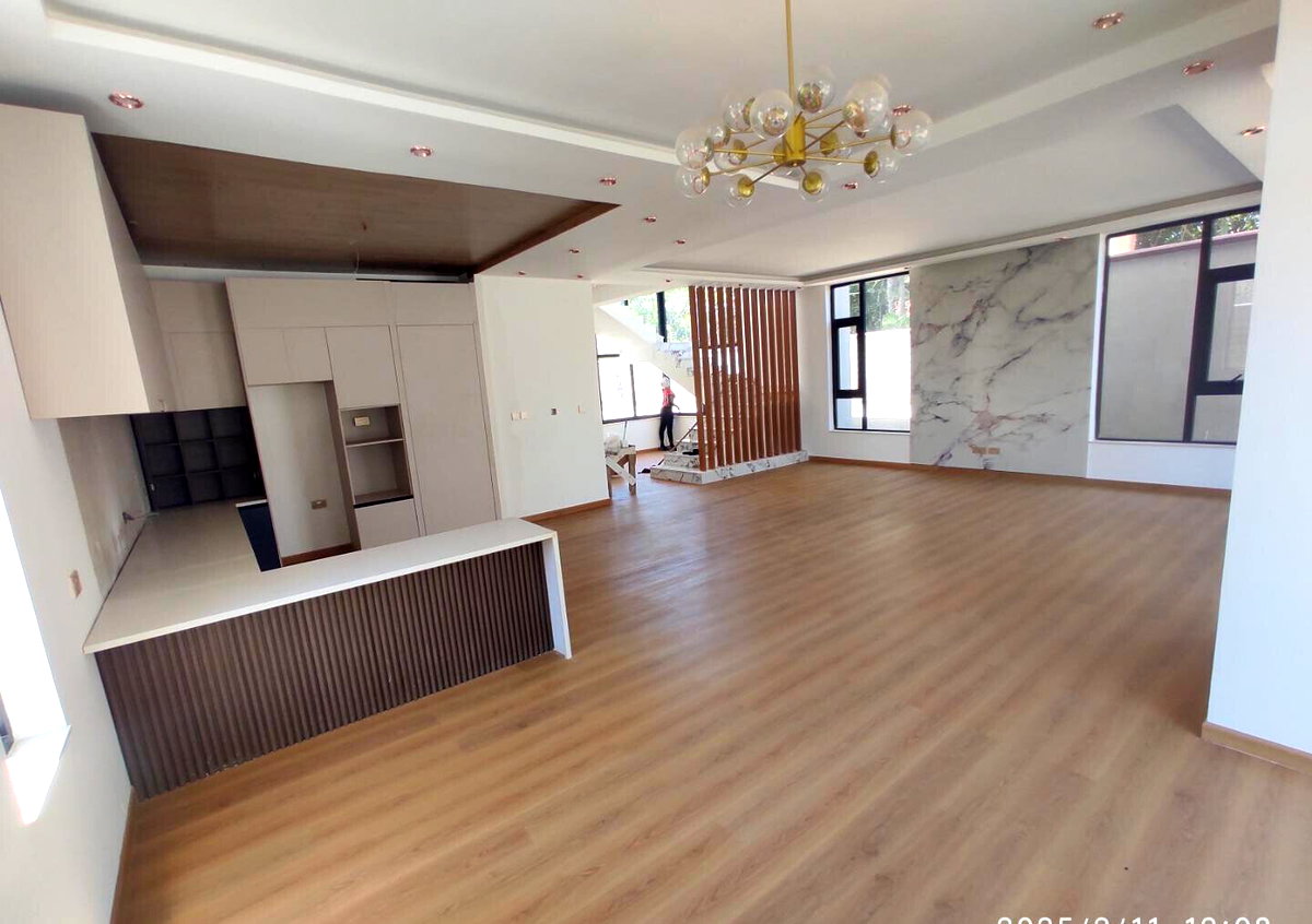 5-Ensuite Townhouse with Smart Locks & Solar - Lavington