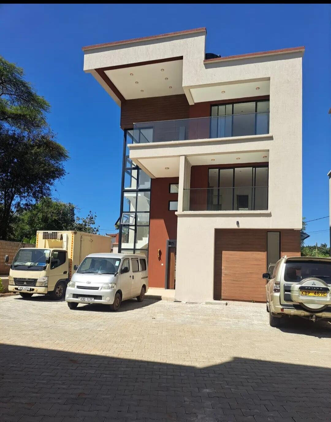 5-Ensuite Townhouse with Smart Locks & Solar - Lavington