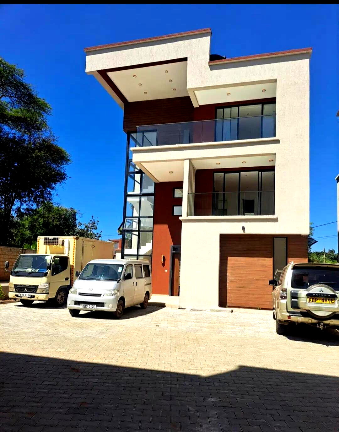 5-Ensuite Townhouse with Smart Locks & Solar - Lavington