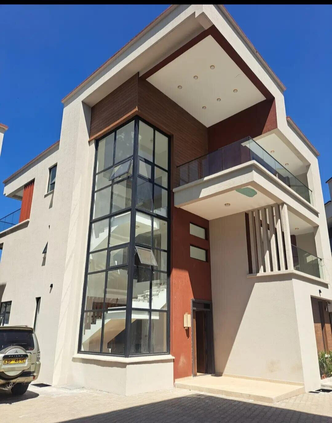 5-Ensuite Townhouse with Smart Locks & Solar - Lavington