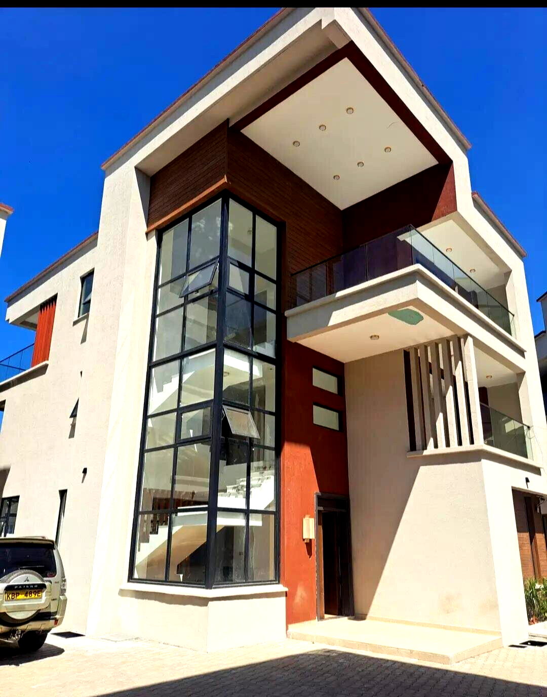 5-Ensuite Townhouse with Smart Locks & Solar - Lavington