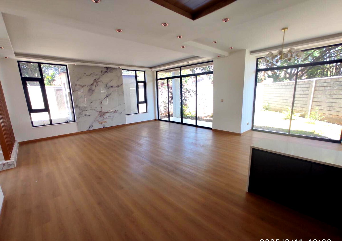 5-Ensuite Townhouse with Smart Locks & Solar - Lavington