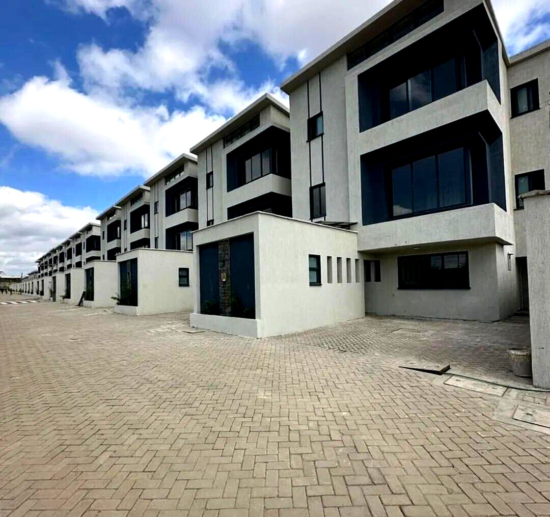 4BR Townhouse with DSQ & Backyard Garden - South C Gated