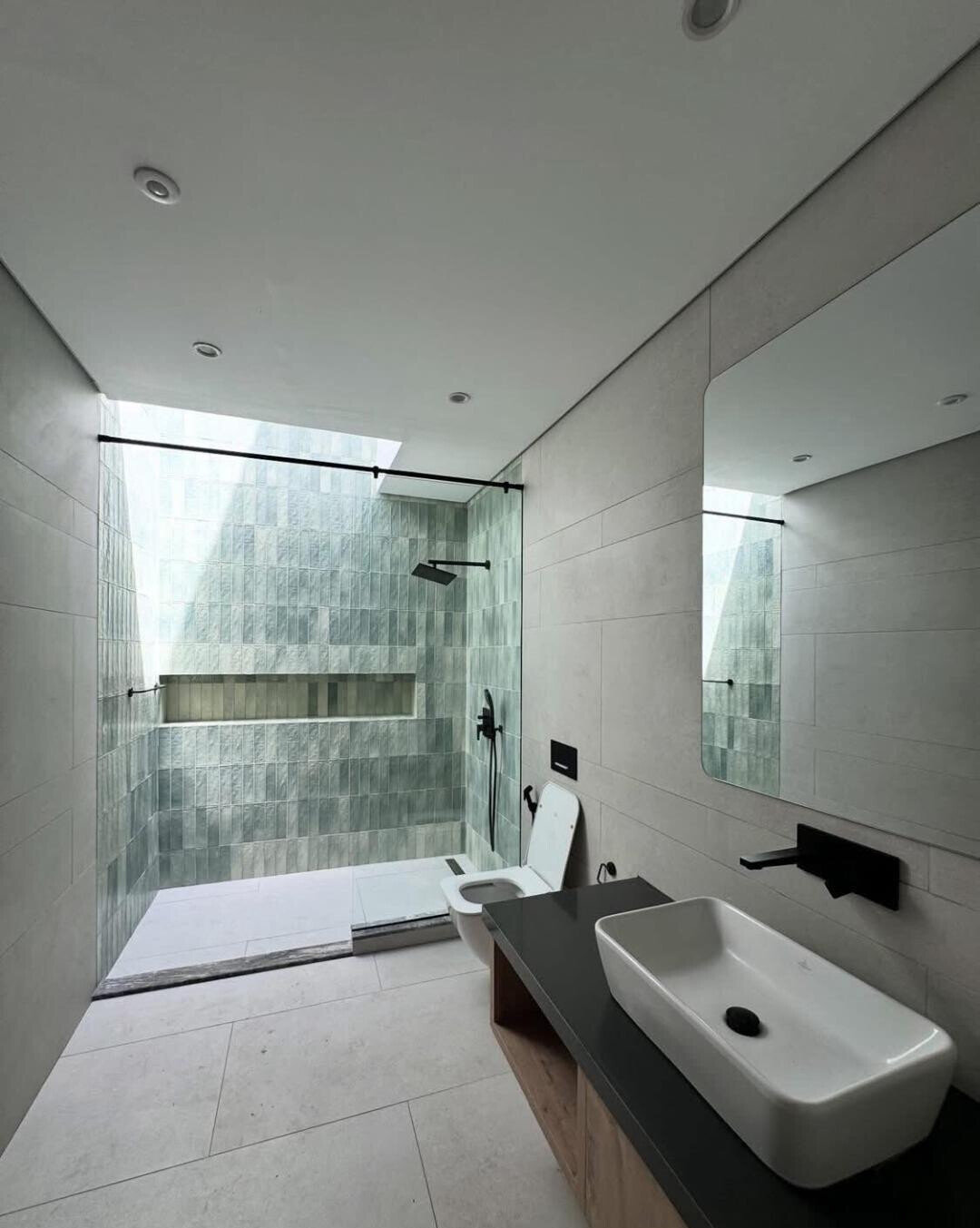 5-Ensuite Townhouse with DSQ & Backup Systems - Kyuna