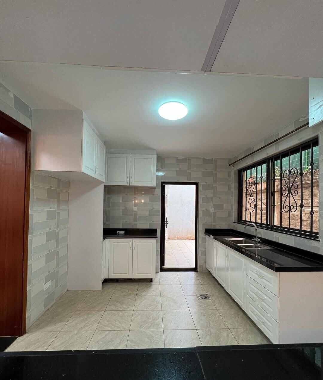 New 5-Ensuite Villa with Office & Playroom - Lavington