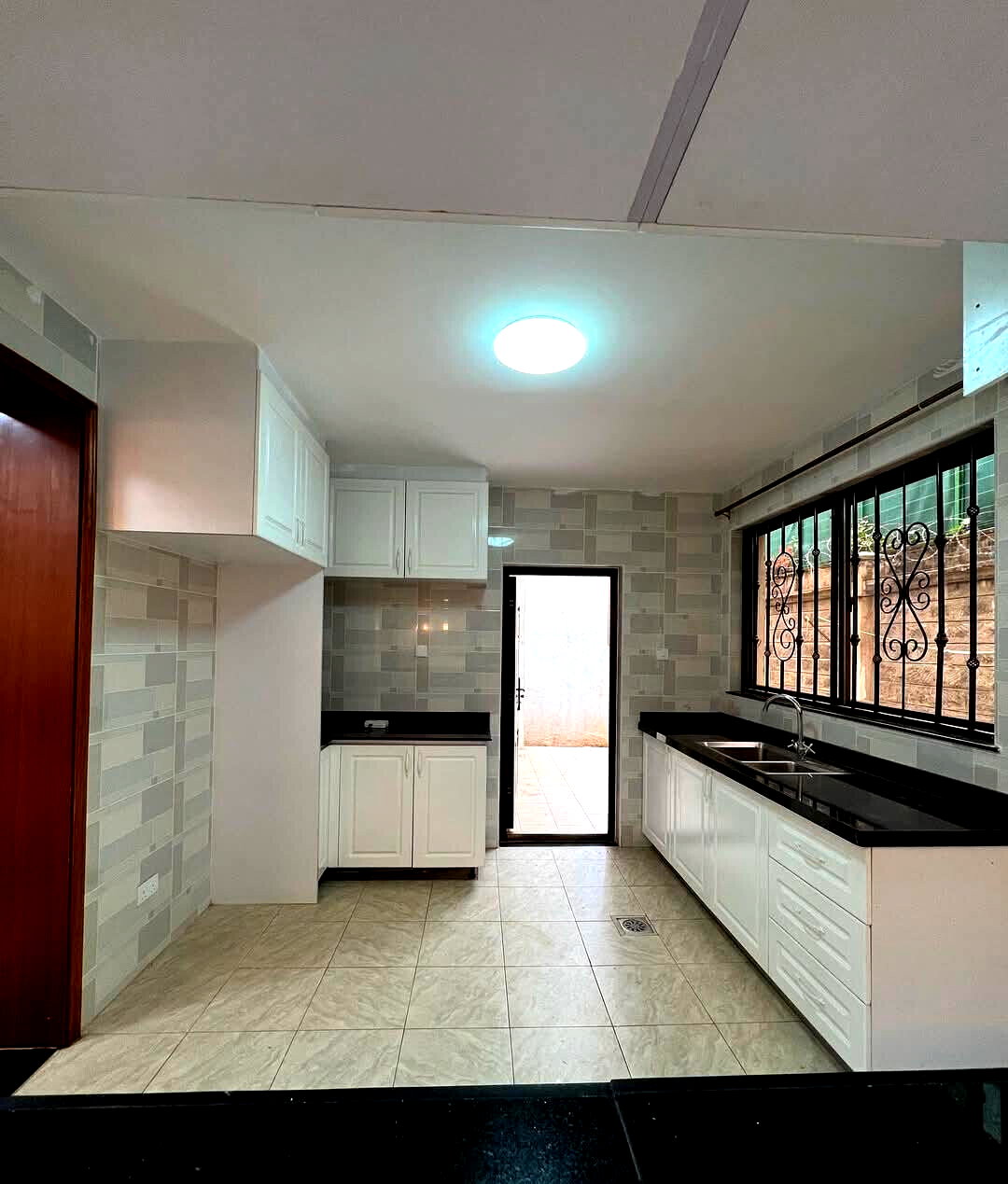 New 5-Ensuite Villa with Office & Playroom - Lavington