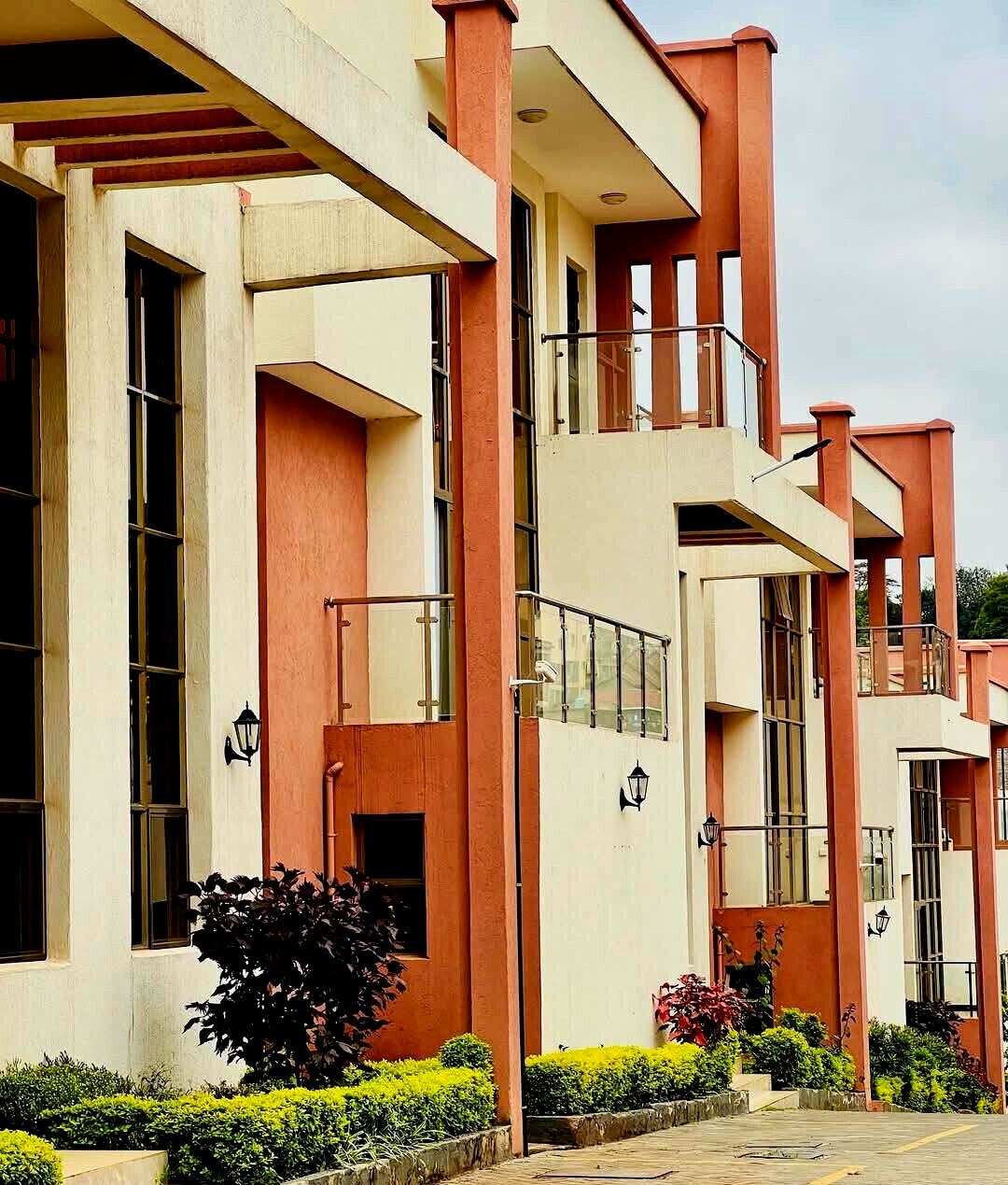 New 5-Ensuite Villa with Office & Playroom - Lavington