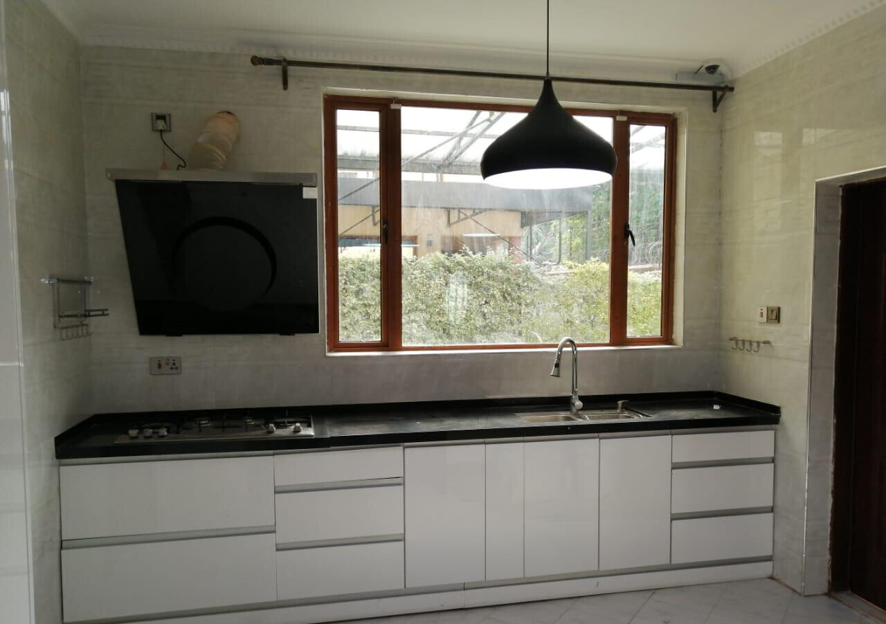 Cosy 5-Bed Villa with Jacuzzi & Solar - Lavington