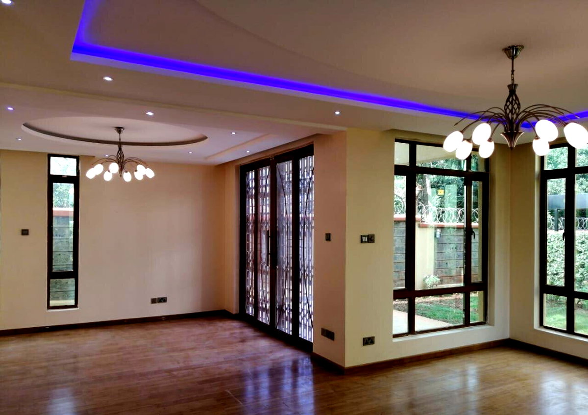 Cosy 5-Bed Villa with Jacuzzi & Solar - Lavington