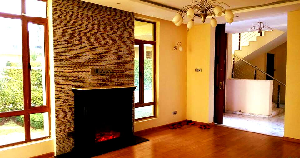 Cosy 5-Bed Villa with Jacuzzi & Solar - Lavington