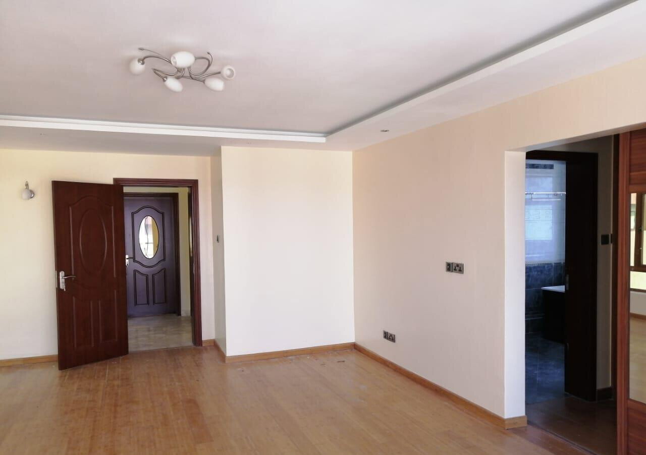 Cosy 5-Bed Villa with Jacuzzi & Solar - Lavington