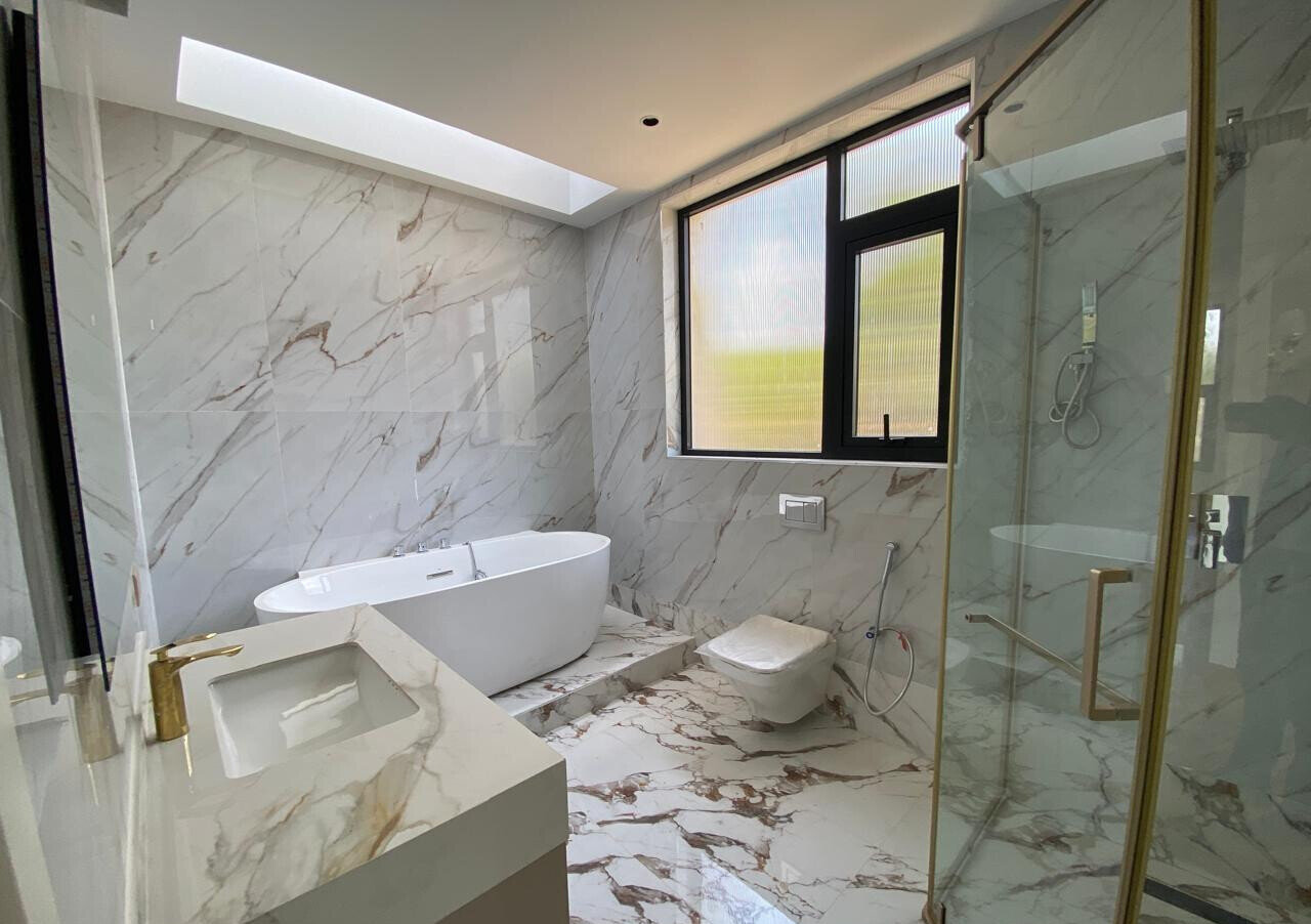 5-Ensuite Townhouse with DSQ & Solar on 0.4 Acre - Lavington