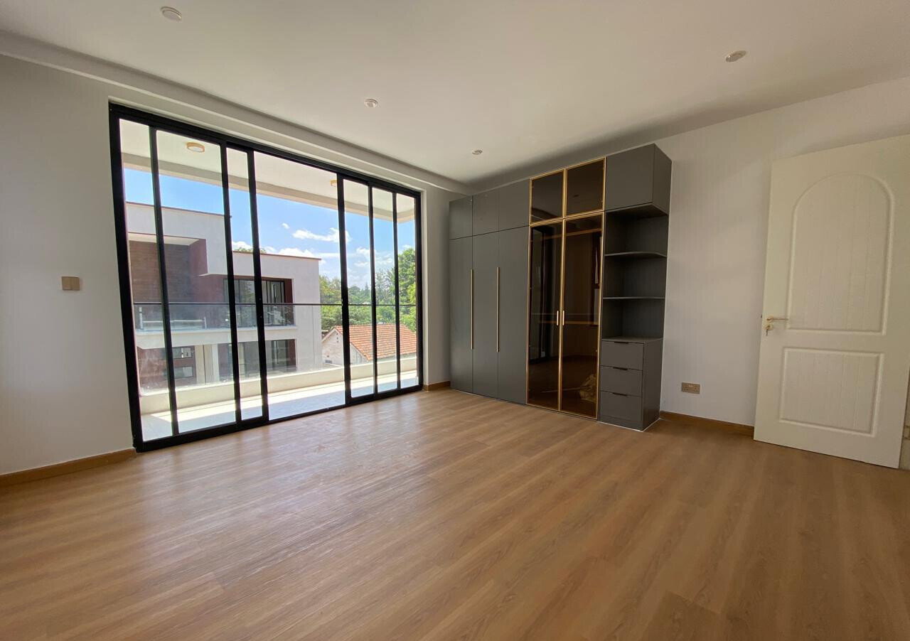 5-Ensuite Townhouse with DSQ & Solar on 0.4 Acre - Lavington