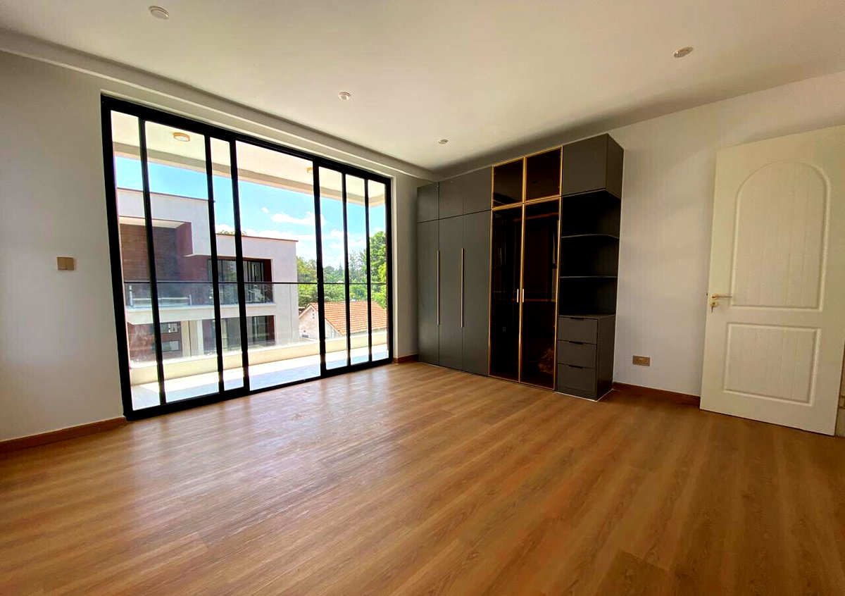 5-Ensuite Townhouse with DSQ & Solar on 0.4 Acre - Lavington