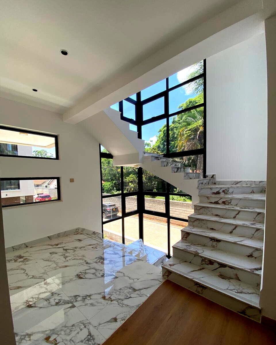 5-Ensuite Townhouse with DSQ & Solar on 0.4 Acre - Lavington